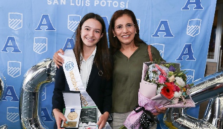  Ana Paula Flores y Carmen Limón.
