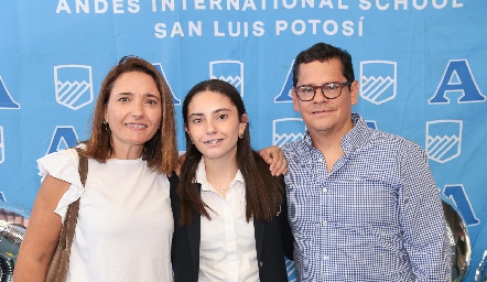   María José Abaroa, Pía Quibriera y Sergio Quibriera.
