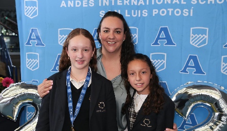  Julieta Garelli con sus hijas Julieta y Regina Veytia. 
