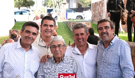  Giva Galván con sus hijos Gilberto, Gonzalo, Galo y Gerardo.
