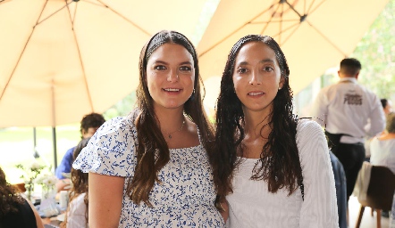  Gabriela González y Moni Villanueva.