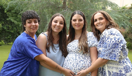  Daniela González, Marisol González, Gabriela González y Gabriela Villanueva.