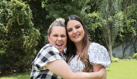 Cecilia Hernández y Gabriela González.