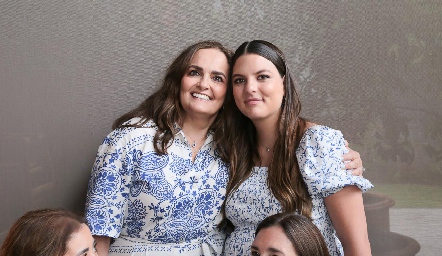 Gabriela Villanueva y Gabriela González.