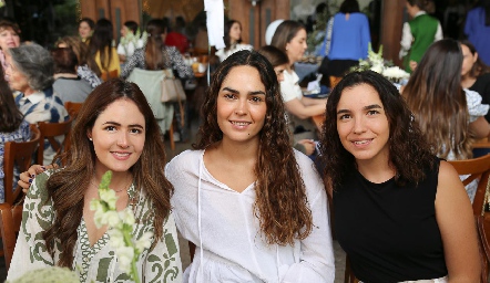  Paulina Aldrett, Macarena Villasuso y Montse Villanueva.