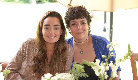  Marianela Villasuso y Daniela González.