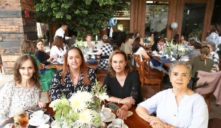  Norma Villanueva, Cecilia Villanueva, Lucy Villanueva y María Rosa Villanueva.