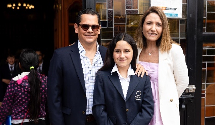  Sergio Quibrera y María José Abaroa con su hija Maite.