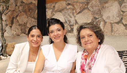 Marijó Alfaro, Daniela Alfaro y María Esther Treviño.