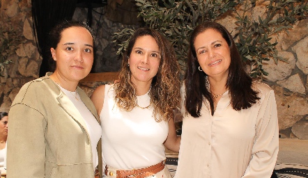  Mariana Acebo, Erika Von Der Meden y Begoña López.