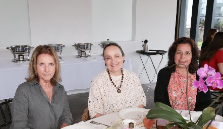  Magda Olivia Argüelles, Maru Noriega y María Elena Fernández.