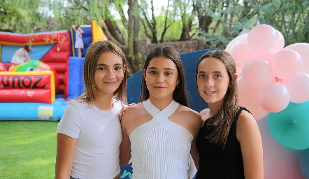 Xime Vázquez, Rafaella Ortiz, Paula Torres.