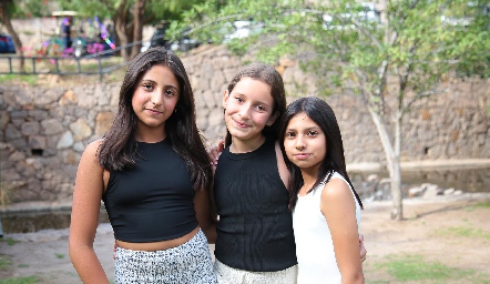 Nanu, Paula y Ana Sofi.
