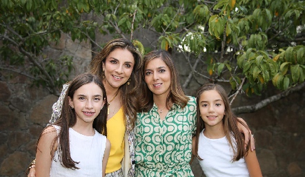  Paulina Güemes, Alejandra Dip, Karla Sarquis y María Conde.