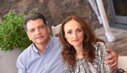  Mauricio Humara y Adriana Ocaña.