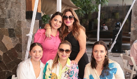  Cristina Garza, Cristina Reyes, Janet Rodríguez, Vanessa García y Esmeralda Enríquez.