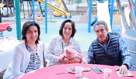  Carmen Díaz Infante, Cuca Díaz Infante, Eva Wulfert y Ernesto Zárate.