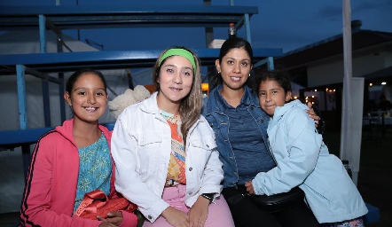  Sara, Ana, Claudia Lara y Sofía.