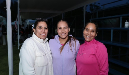  Norma Girón, Diana Martínez y Yolanda Girón.