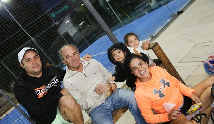  Mauricio Suárez, Javier Suárez, Mauricio Suárez, Yuli Valle y Valentina Suárez.