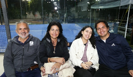  Carlos Lozano, Evelyn de Lozano, Katia Vázquez y Jorge Lozano.