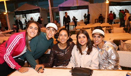  Fernanda García, Ana Paula Méndez, Silvia Araiza, Regina Estrada y Dawina.