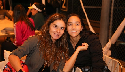  Mónica Villanueva y Claudia Pérez Amaral.
