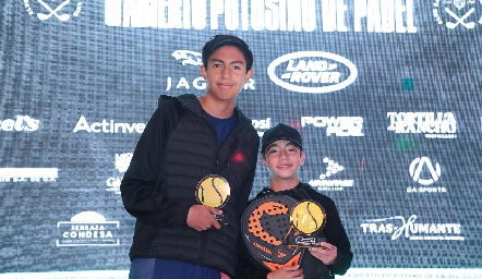  Santiago Romo y David Tovar.