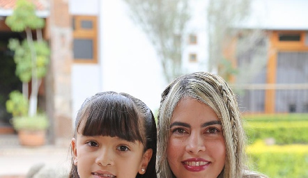  Renata Cordero y Mariana Berrones.