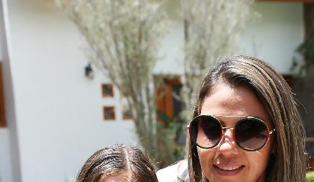  Mari Chuy y Alexandra Rivera.