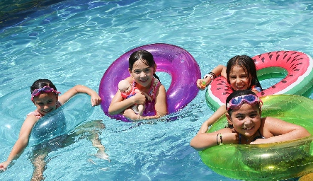  Natalia Briseño, Inés García, María Pía e Isabella Garza.