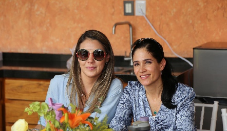  Mari Chuy Contreras y Paty de Vilet.