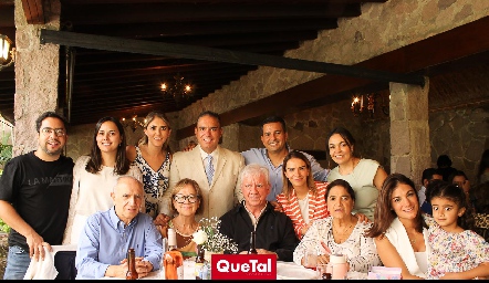  Ceci Dávila, Diego García, Guillermo Cruz, Isabel García, Eduardo García, Amplia Cruz, Marcela García, Fernanda Valdes, Fernando García y Mariana Cruz.