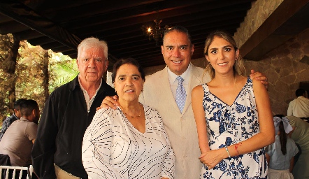  Papás y abuelos paternos.