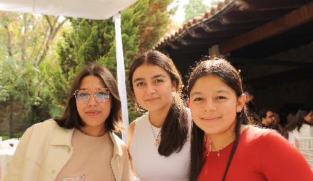  Regina Chavero, Romina Chavero y Adriana Esparza.