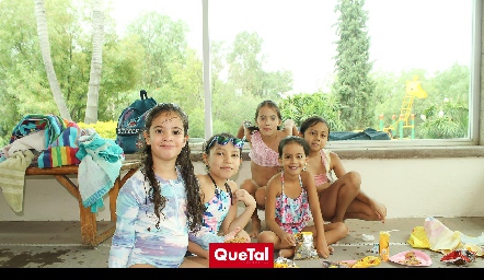  Elisa, Marifer, Ivanna, Romina y Constanza.