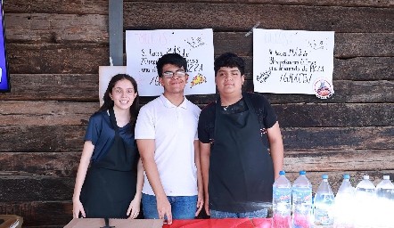  Sofía del Castillo, Jose Mario Rodríguez y Juan Alexande.