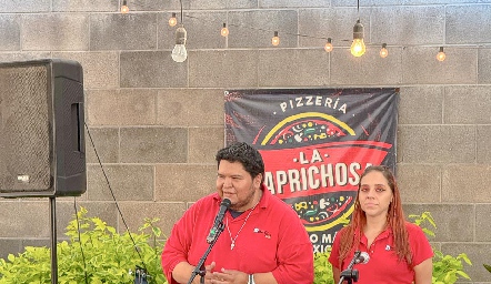  Maestrta Miriam Fernández y el profesor Ángel Espinoza.