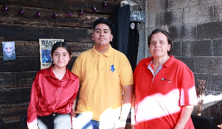  Natalia, Isaac y Luisa Rivera.