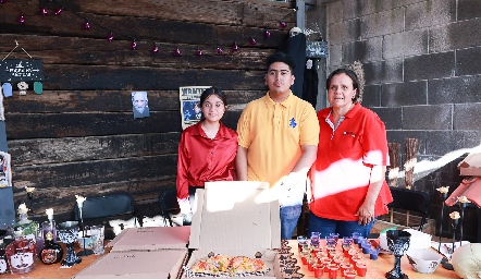  Natalia, Isaac y Luisa Rivera.