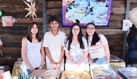  Yaret, Pedro Delgado, Valentina y Anilu Gomez.