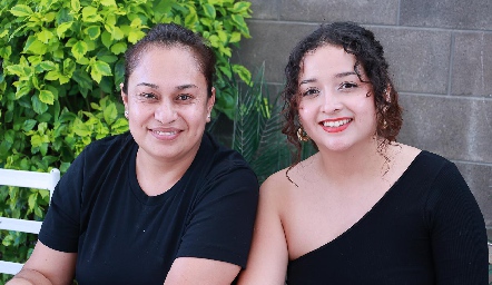  Azucena y Paola Hernandez.