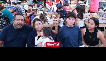  Miguel Ramírez, Carmen Ibarra, Zarur y Brisa del Carmen.