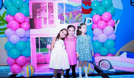  Roberta Enríquez, Valentina Juárez y Paula Torres.
