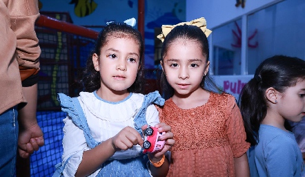  Loretta Araiza y María Garza.