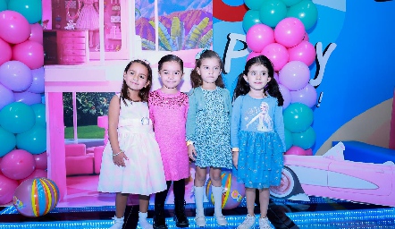  Roberta Enríquez, Valentina Juárez, Paula Torres y Natalia.