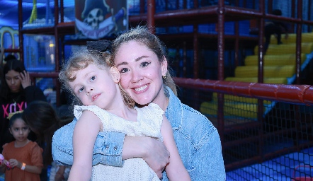  Harriet Garza y Rocío Garza.