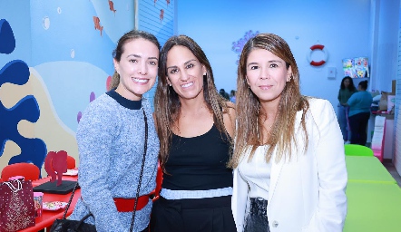  Mariceci Herrera, Gloria Leal y Marifer Leal.
