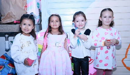  Tania, Roberta Enríquez, Martina Caballero y Emma Ramos.
