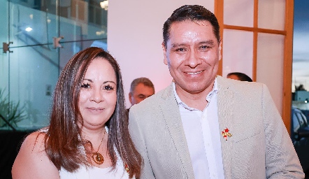  Mayra Álvarez y César Agundis.